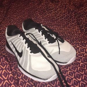 NIKE tennis shoes